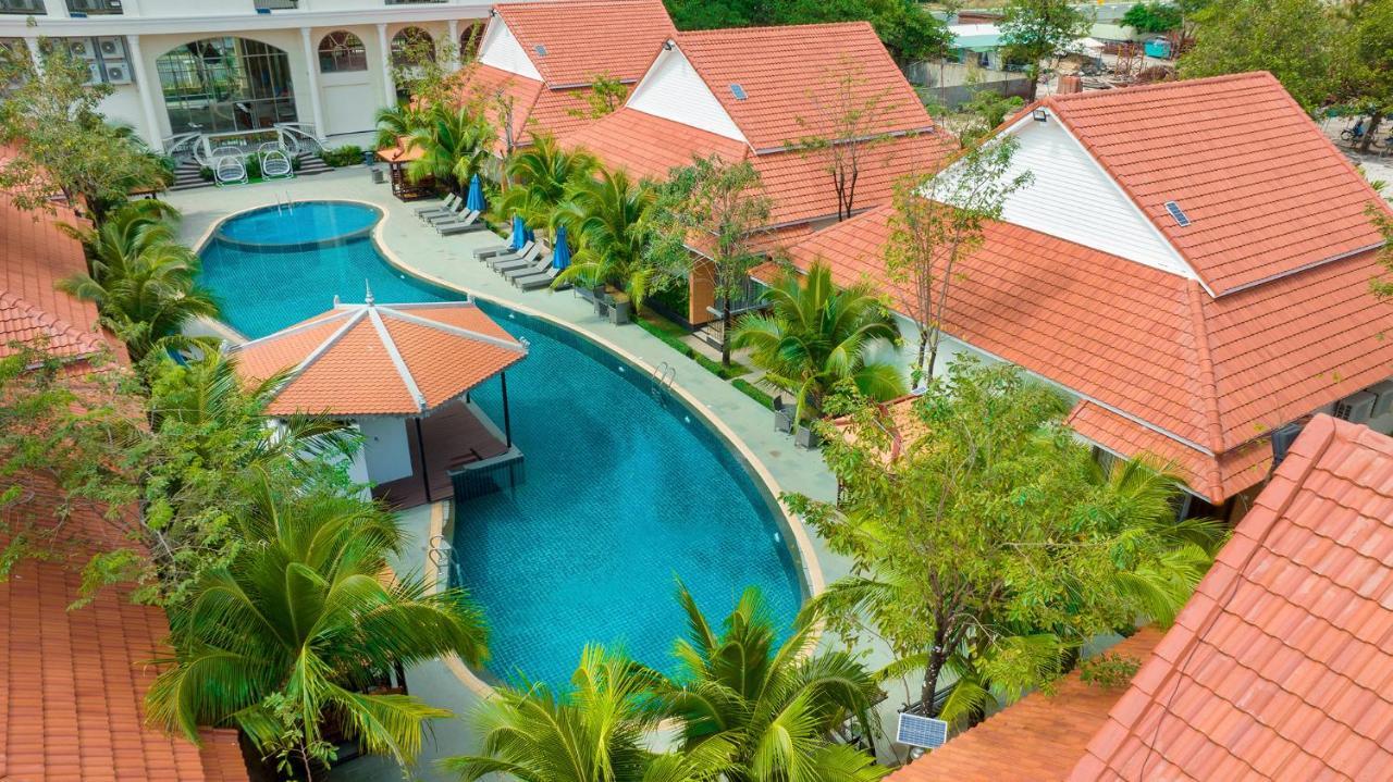 Sea Breeze Hotel & Villa Сіануквіль Екстер'єр фото