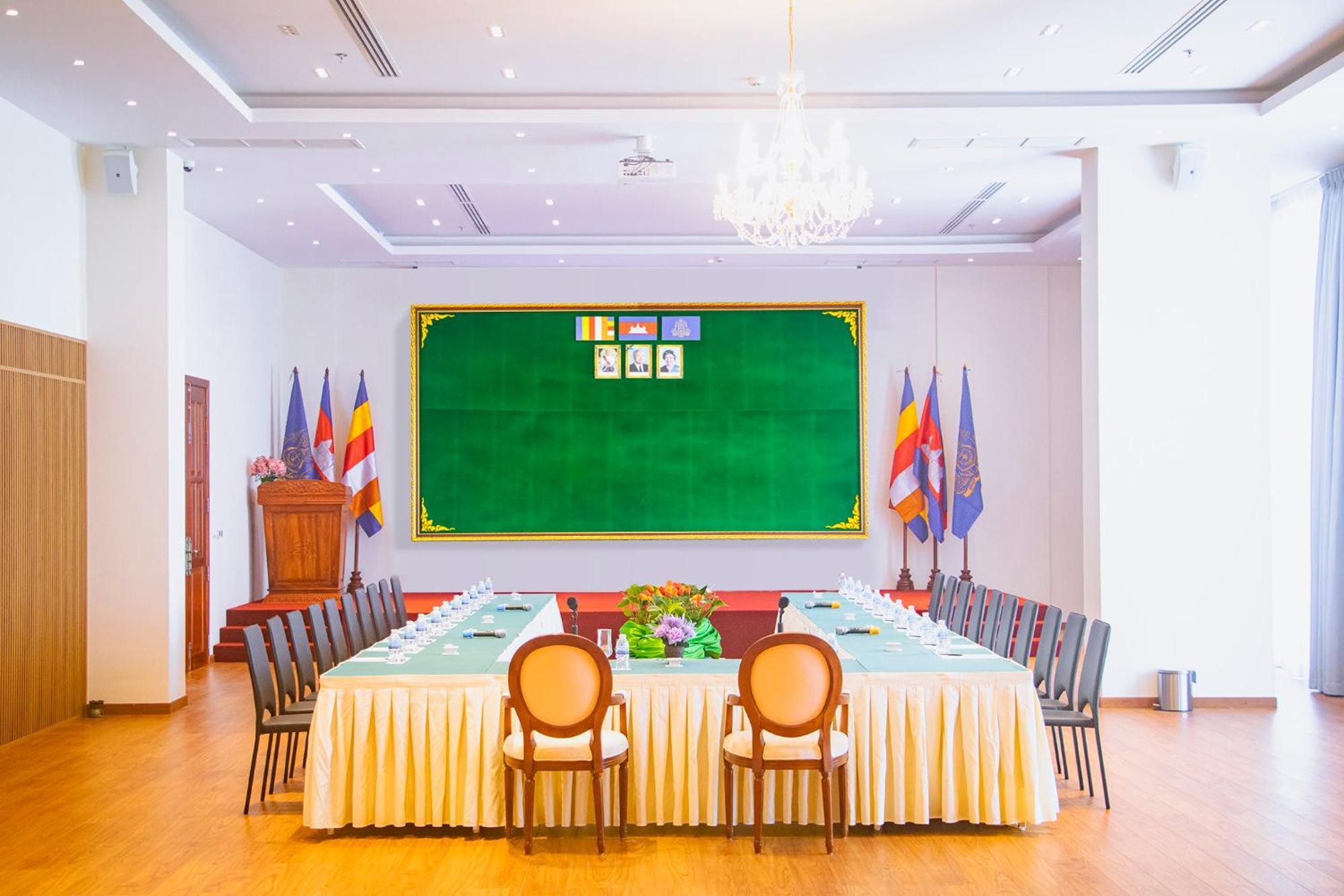 Sea Breeze Hotel & Villa Сіануквіль Екстер'єр фото